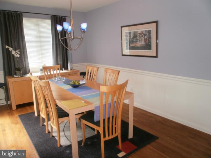 11611 Chapel Cross Way Reston, VA 20194 - Photo 4 of 28 Dining Room