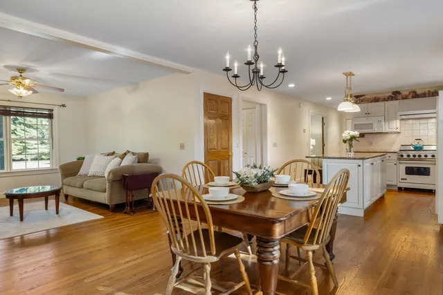 $950,000 | 10 Cedar Road, North Hampton, NH 03862