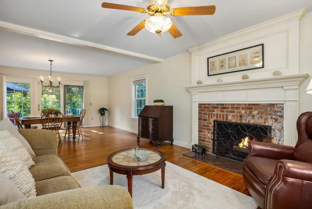 $950,000 | 10 Cedar Road, North Hampton, NH 03862