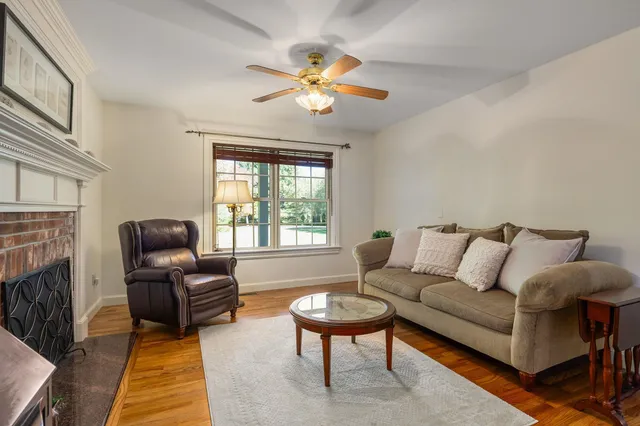 $950,000 | 10 Cedar Road, North Hampton, NH 03862