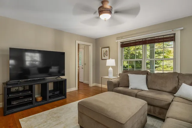 $950,000 | 10 Cedar Road, North Hampton, NH 03862