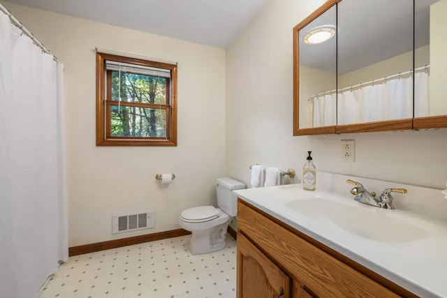 $950,000 | 10 Cedar Road, North Hampton, NH 03862