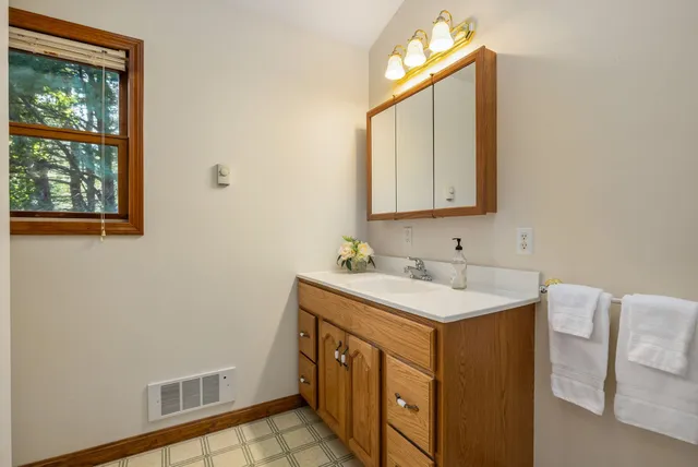 $950,000 | 10 Cedar Road, North Hampton, NH 03862