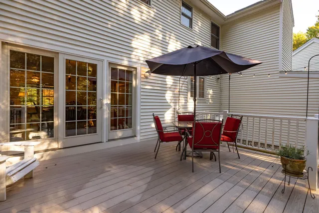 $950,000 | 10 Cedar Road, North Hampton, NH 03862