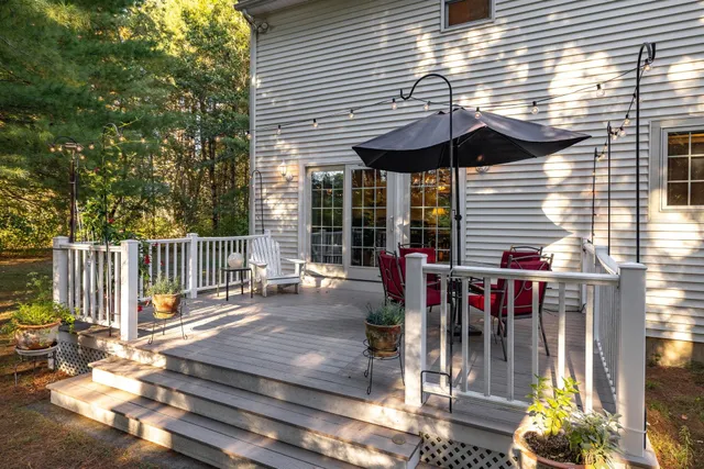 $950,000 | 10 Cedar Road, North Hampton, NH 03862