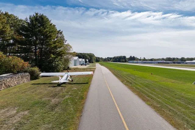 $950,000 | 10 Cedar Road, North Hampton, NH 03862