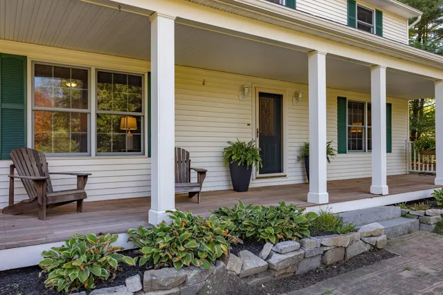 $950,000 | 10 Cedar Road, North Hampton, NH 03862