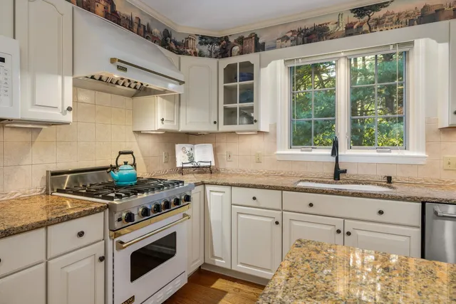 $950,000 | 10 Cedar Road, North Hampton, NH 03862