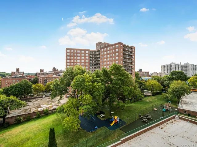 $399,900 | 3850 Hudson Manor Terrace, Unit 6B | Riverdale