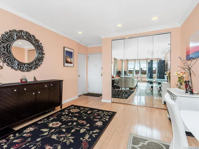 $399,900 | 3850 Hudson Manor Terrace, Unit 6B | Riverdale