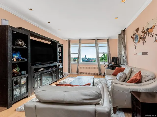 $399,900 | 3850 Hudson Manor Terrace, Unit 6B | Riverdale