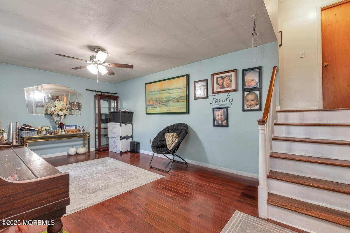 672 Hopping Road Belford, NJ 07718 - Photo 2 of 10 Living Room