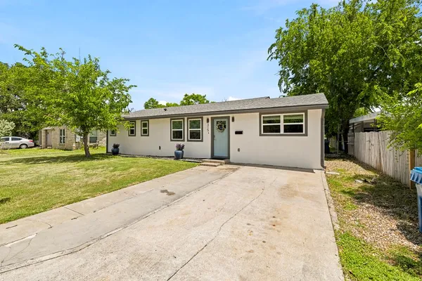 $305,000 | 315 Mimosa Street, Kerrville, TX 78028