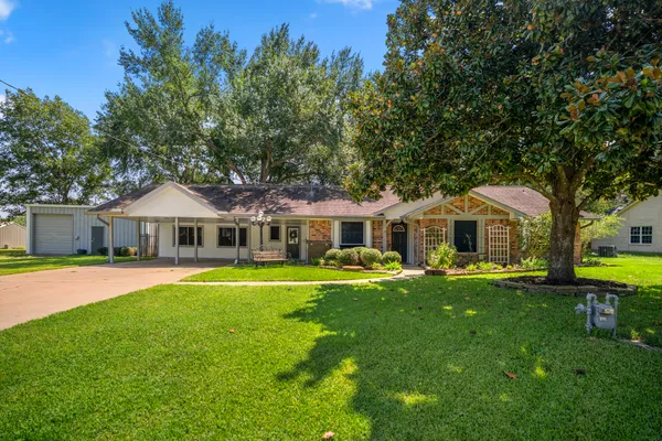 $2,200 | 2411 Orange Street, Waller, TX 77484