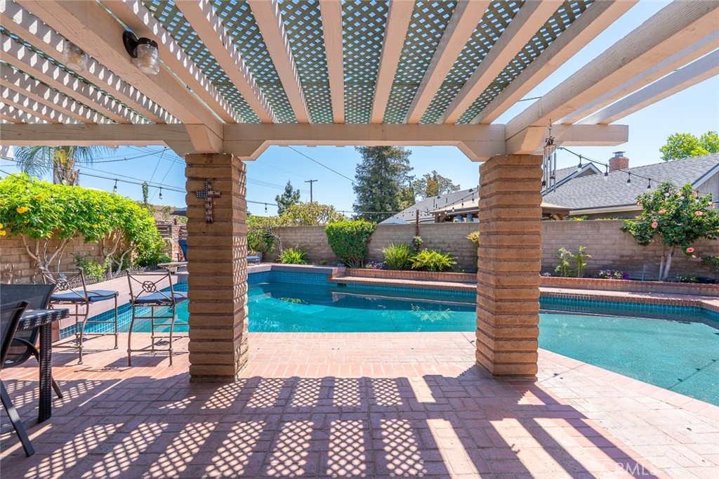 2817 Ridgewood Street Santa Ana, CA 92705 - Photo 9 of 41