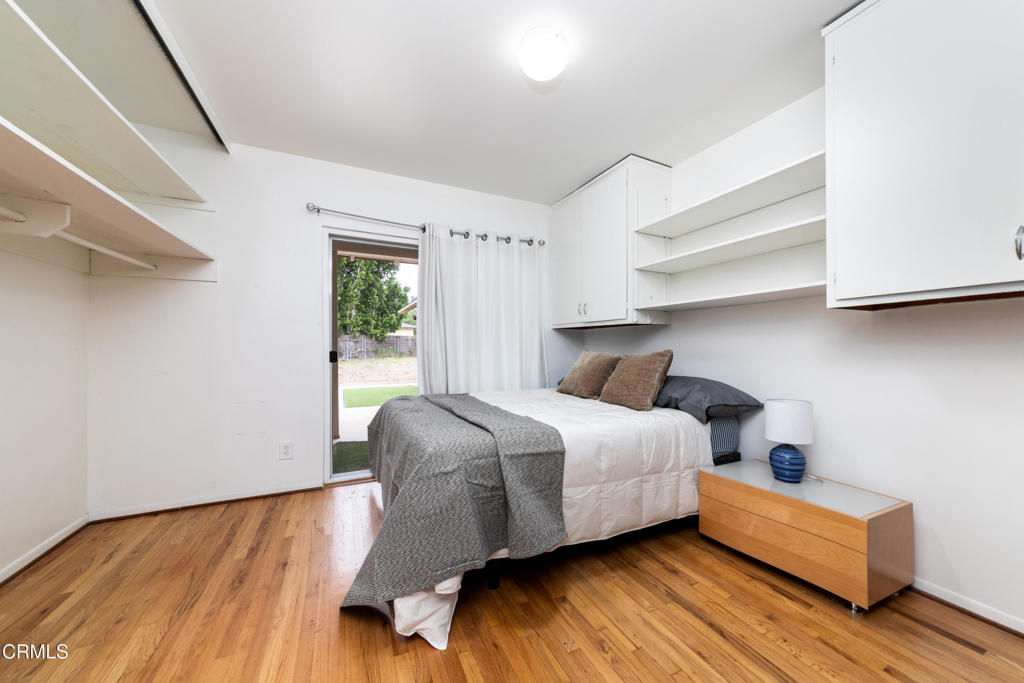1305 Solita Road Pasadena, CA 91103 - Photo 21 of 33 a bedroom with bed and window