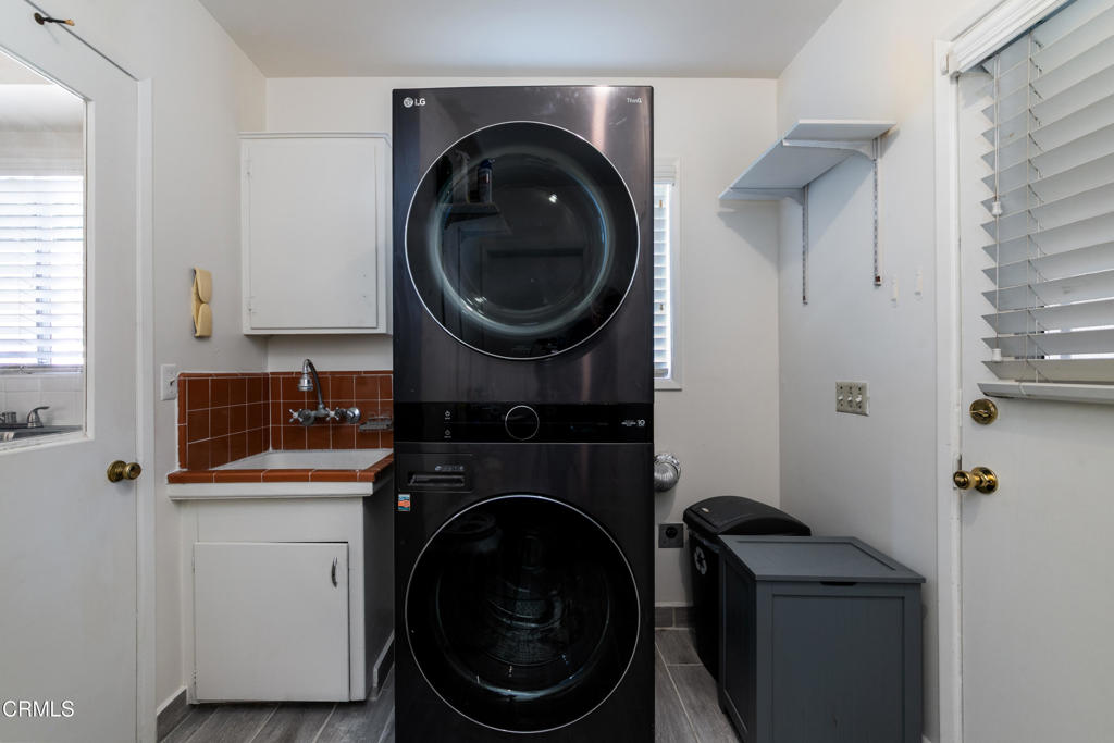 1305 Solita Road Pasadena, CA 91103 - Photo 23 of 33 a utility room with sink dryer and washer
