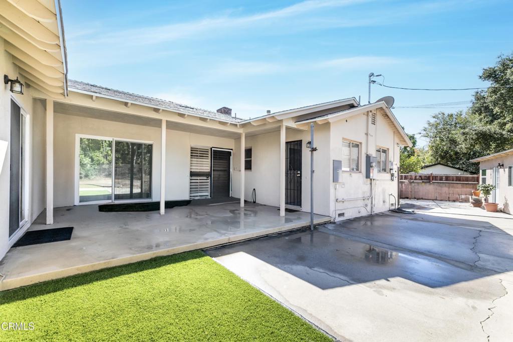 1305 Solita Road Pasadena, CA 91103 - Photo 24 of 33 a view of a house with a backyard