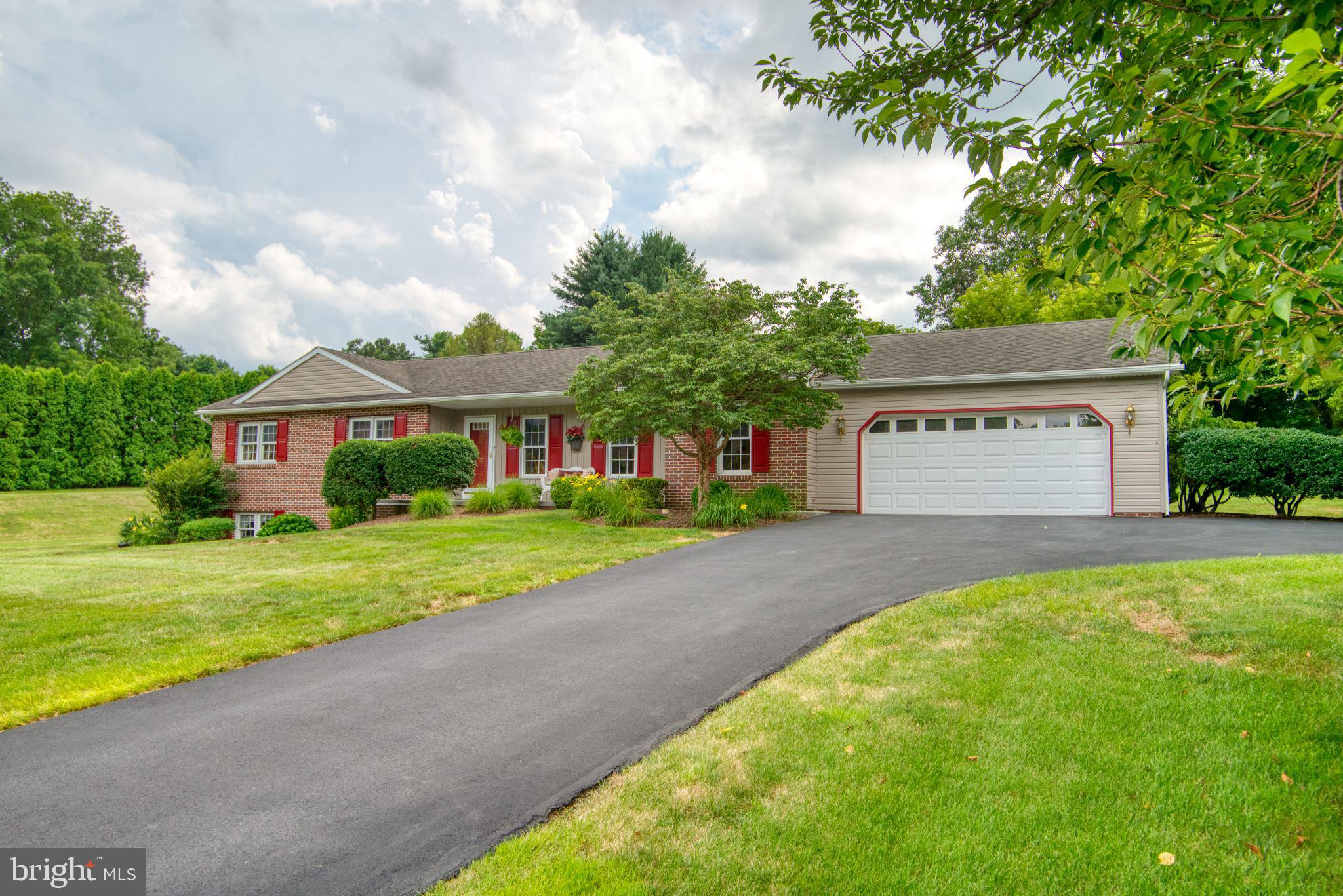 32 Cherokee Road Willow Street, PA 17584 - Photo 1 of 27 Gallery Image 1
