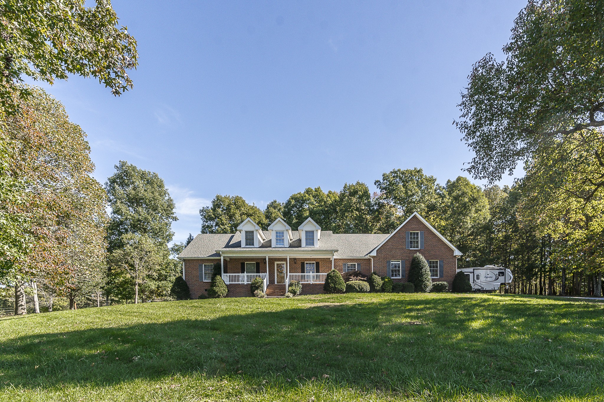 182 Calvert Ridge Road Westmoreland, TN 37186 - Photo 2 of 50 a front view of a house with a garden