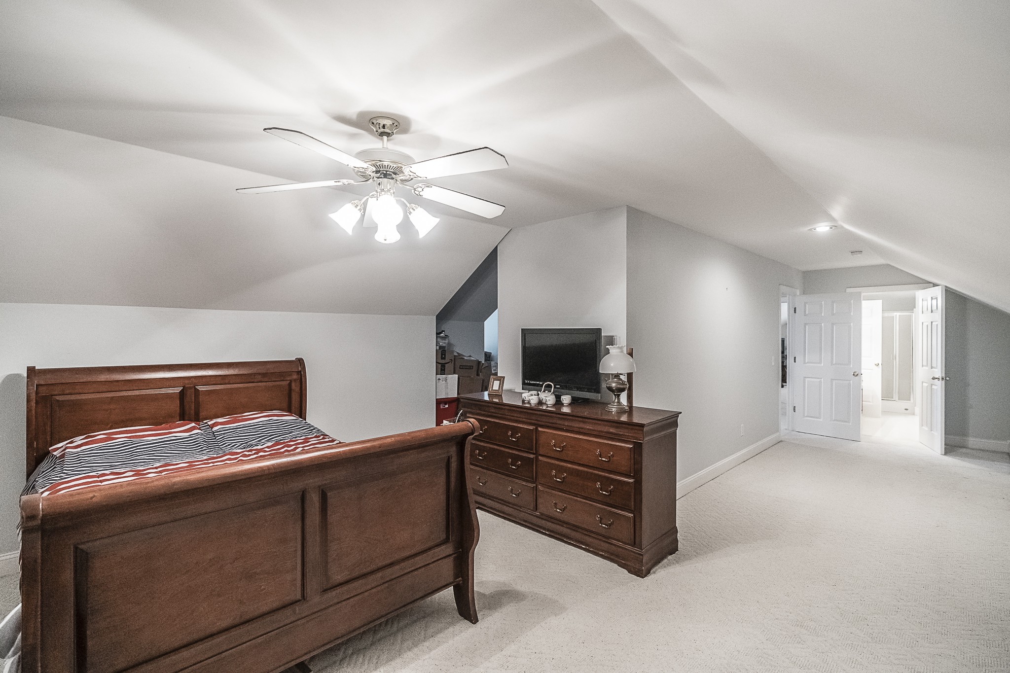 182 Calvert Ridge Road Westmoreland, TN 37186 - Photo 35 of 50 a living room with furniture and a flat screen tv