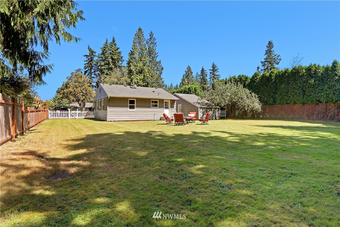 7802 194th Street Southwest Edmonds, WA 98026 - Photo 3 of 18 Gallery Image 3