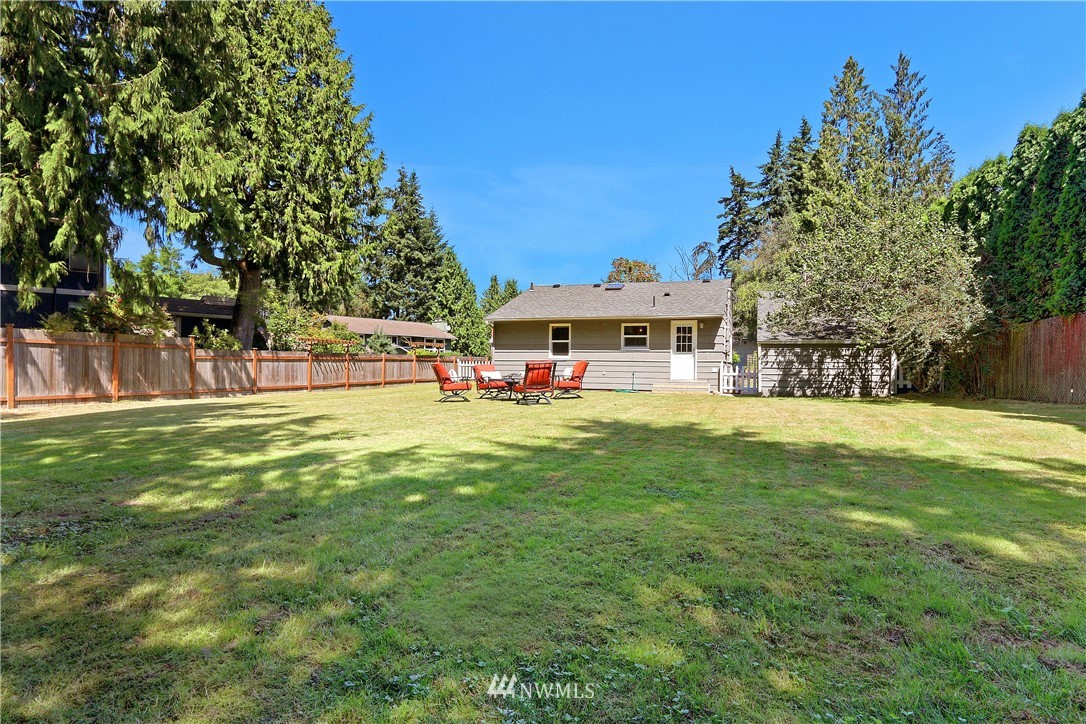 7802 194th Street Southwest Edmonds, WA 98026 - Photo 4 of 18 Gallery Image 4
