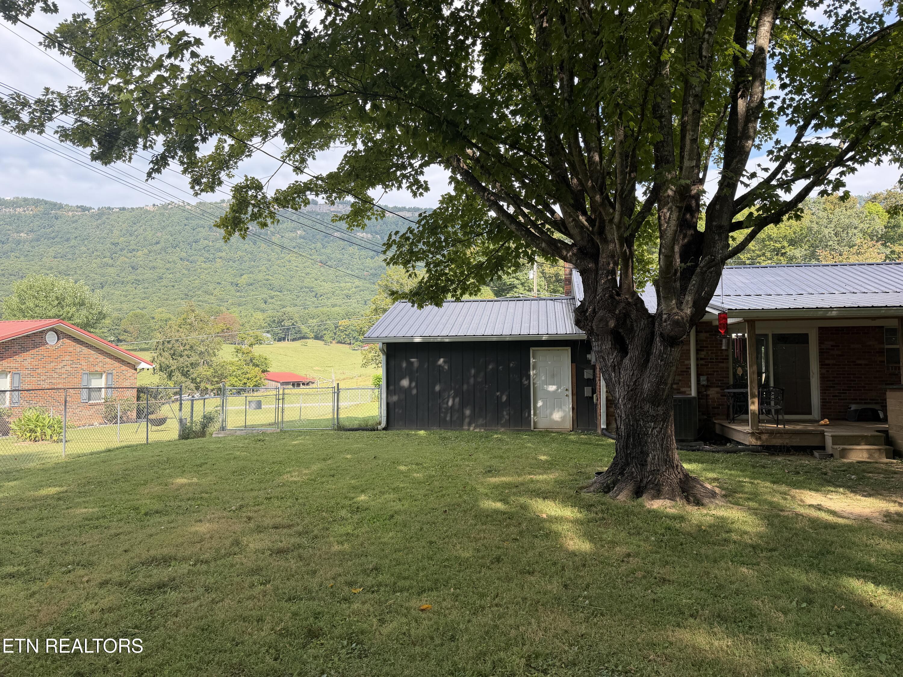 744 Cross Valley Road La Follette, TN 37766 - Photo 12 of 44 IMG_9744
