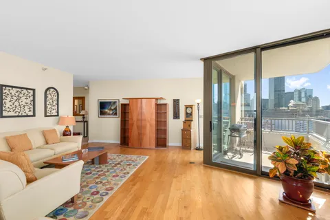 $599,500 | 501 North Clinton Street, Unit 2505, Chicago, IL 60654