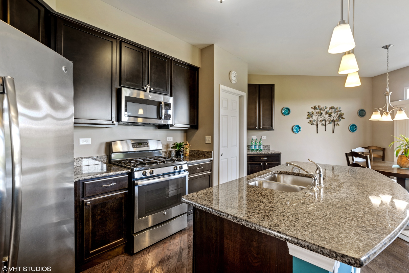 2819 Church Road Aurora, IL 60502 - Photo 5 of 17