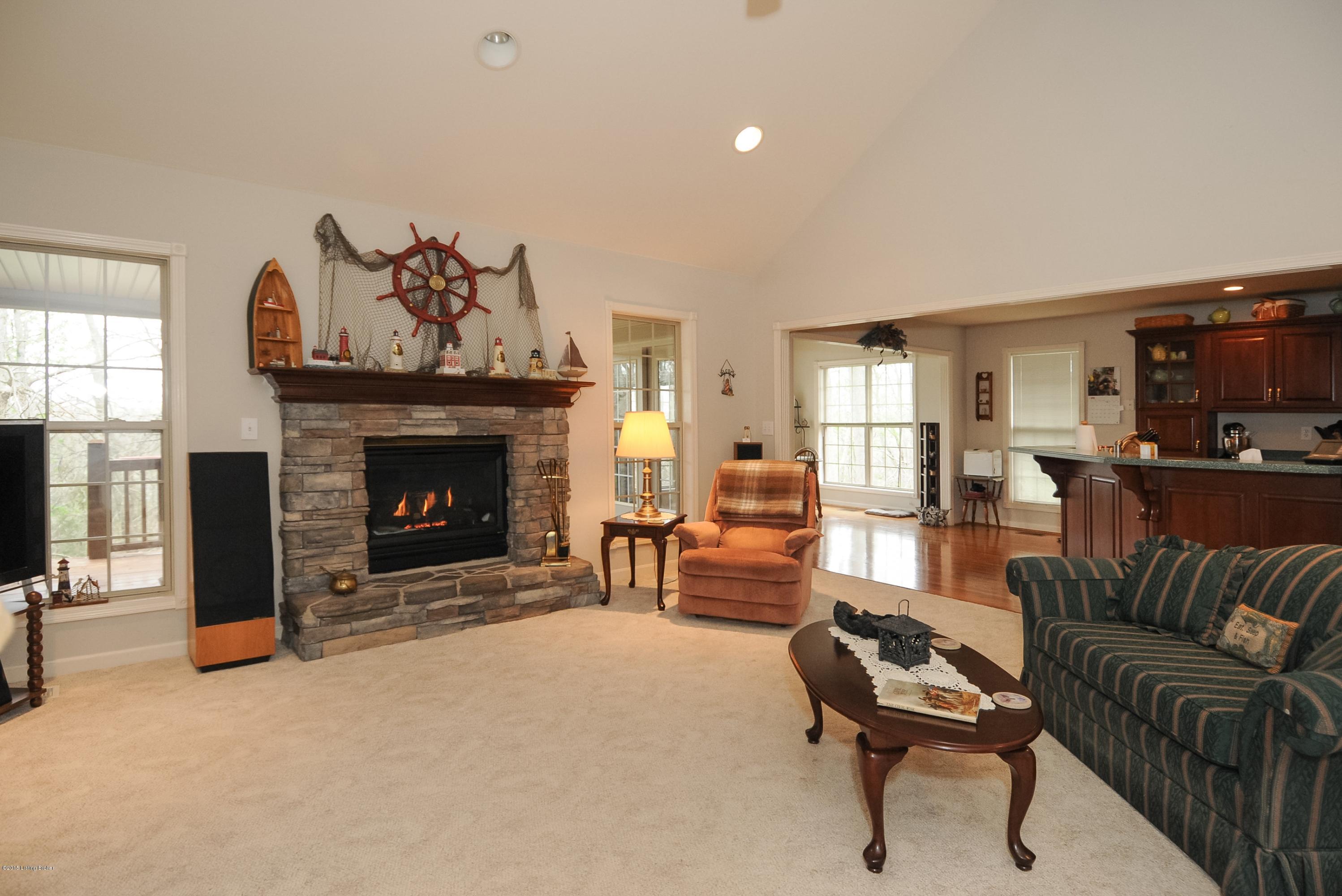 5001 Thurman Road Louisville, KY 40299 - Photo 6 of 43 Thurman Great room