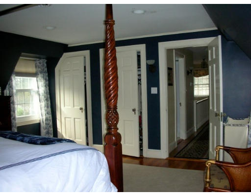 4 Grantland Road Wellesley, MA 02481 - Photo 4 of 8
