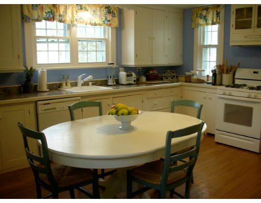 4 Grantland Road Wellesley, MA 02481 - Photo 8 of 8