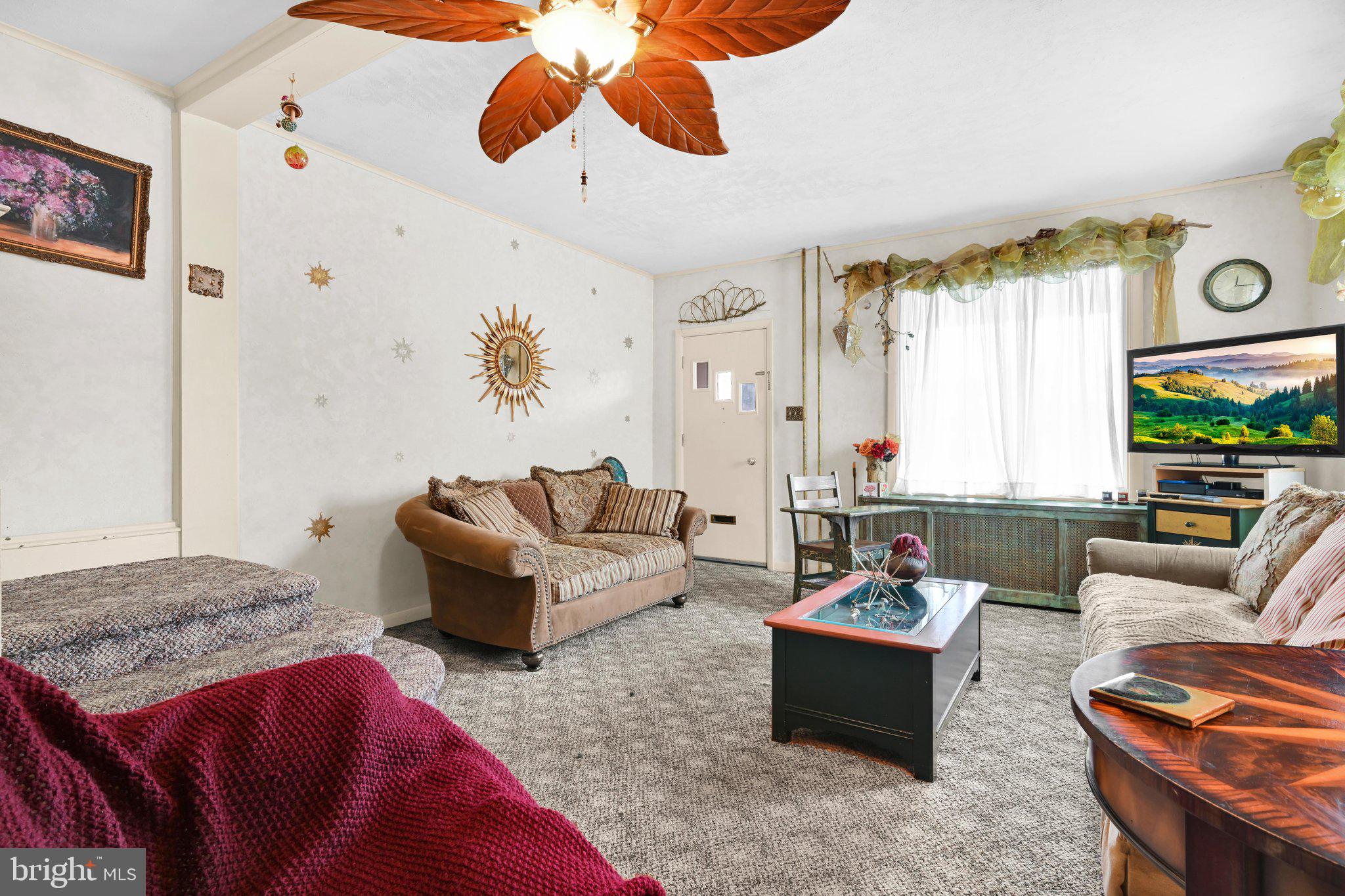 1629 New Holland Road Reading, PA 19607 - Photo 4 of 34 Living Area