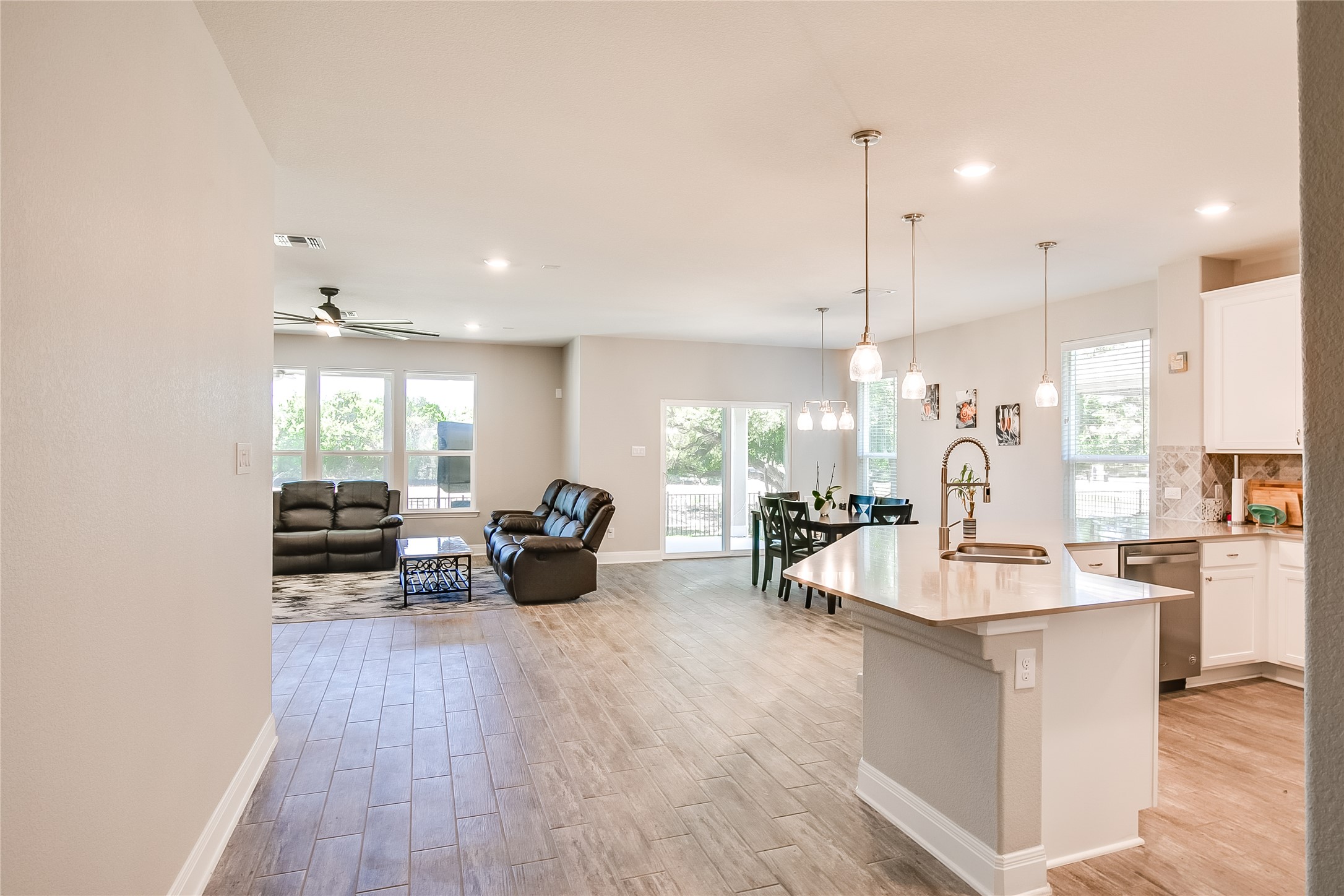 817 Desaix Drive Georgetown, TX 78628 - Photo 5 of 29