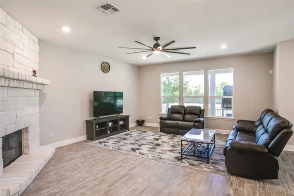 $2,200 | 817 Desaix Drive, Georgetown, TX 78628