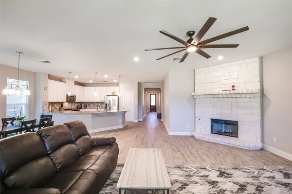 $2,200 | 817 Desaix Drive, Georgetown, TX 78628