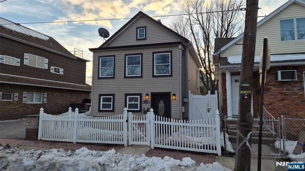 104 Wallington Avenue Wallington, NJ 07057 - Photo 2 of 20