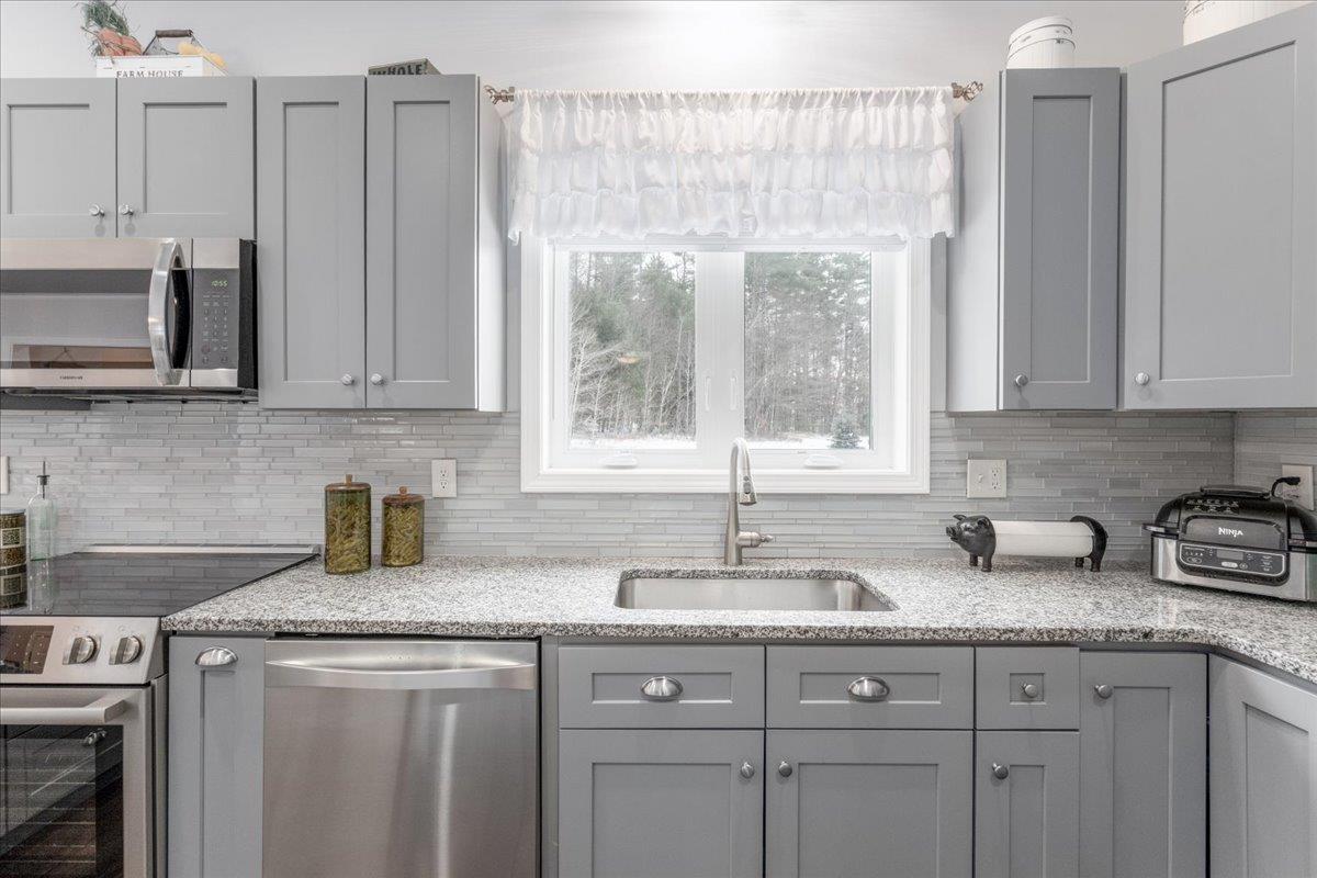 18 Memory Lane Loudon, NH 03307 - Photo 7 of 56