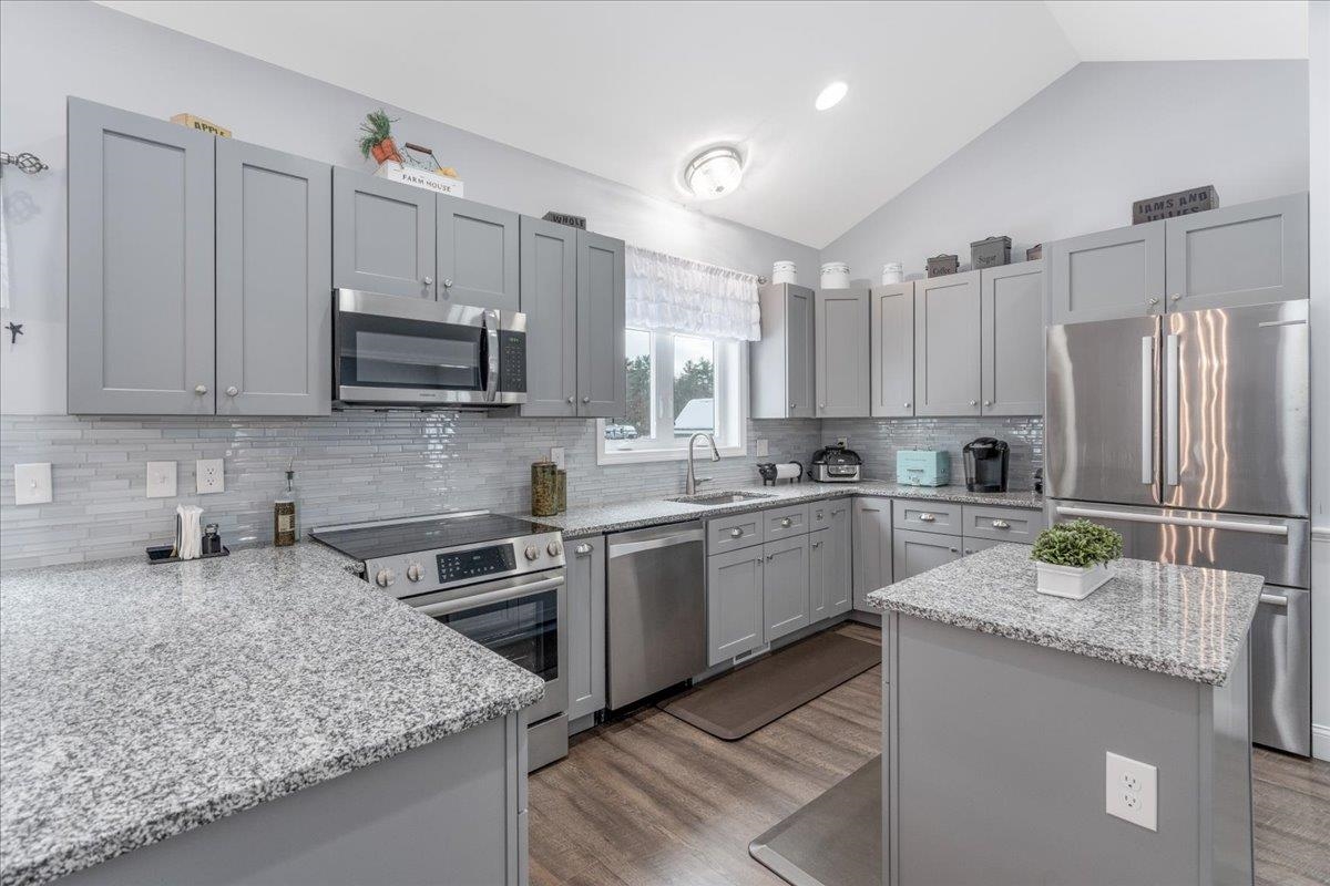 18 Memory Lane Loudon, NH 03307 - Photo 8 of 60