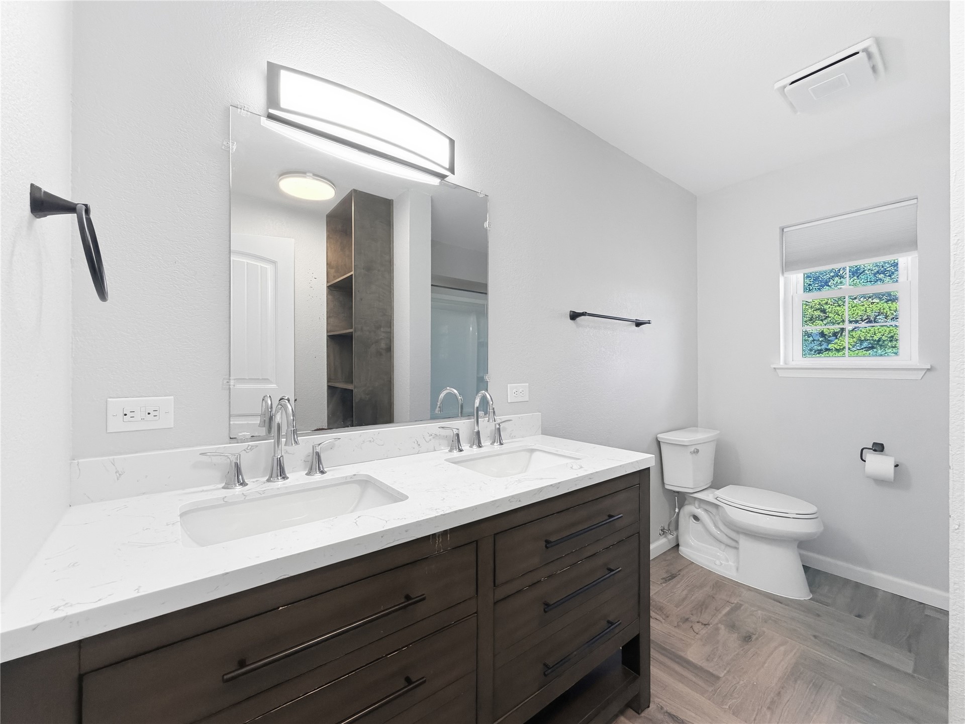 81232 South 4775 Road Stilwell, OK 74960 - Photo 28 of 50 Dual vanity with a white countertop and undermount sinks