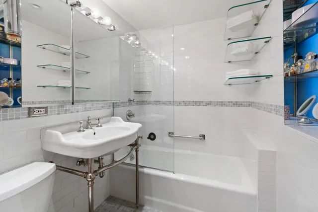 $495,000 | 45 West 54th Street, Unit 8A | Midtown Central