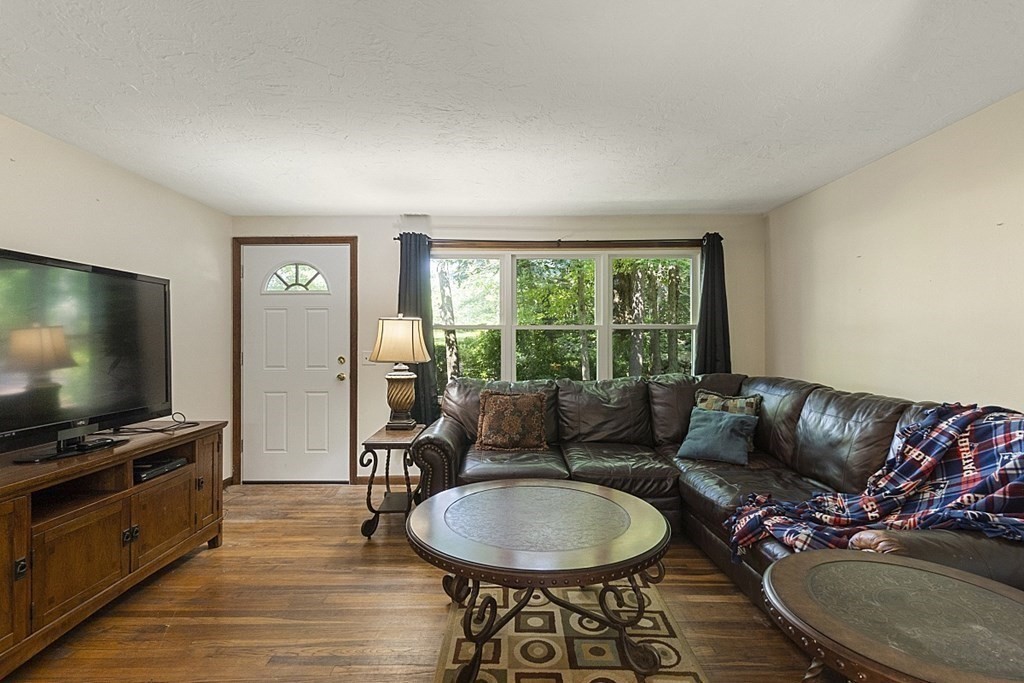 81 Hale Road Hubbardston, MA 01452 - Photo 4 of 36 Gallery Image 4