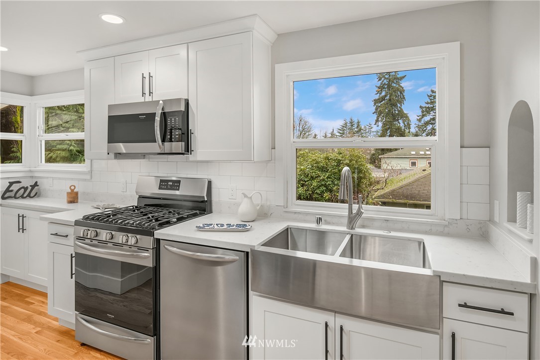 4519 Southwest Director Street Seattle, WA 98136 - Photo 11 of 34 Gallery Image 11