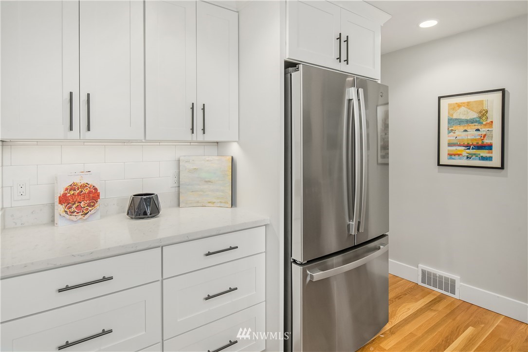 4519 Southwest Director Street Seattle, WA 98136 - Photo 12 of 34 Gallery Image 12