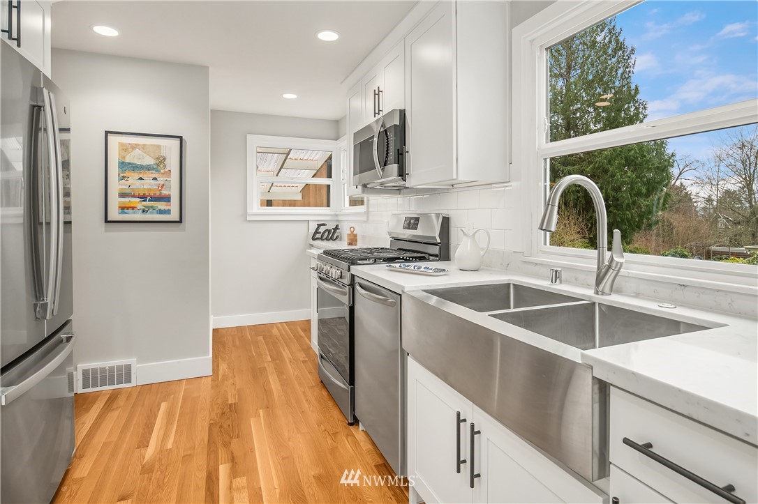 4519 Southwest Director Street Seattle, WA 98136 - Photo 10 of 34 Gallery Image 10