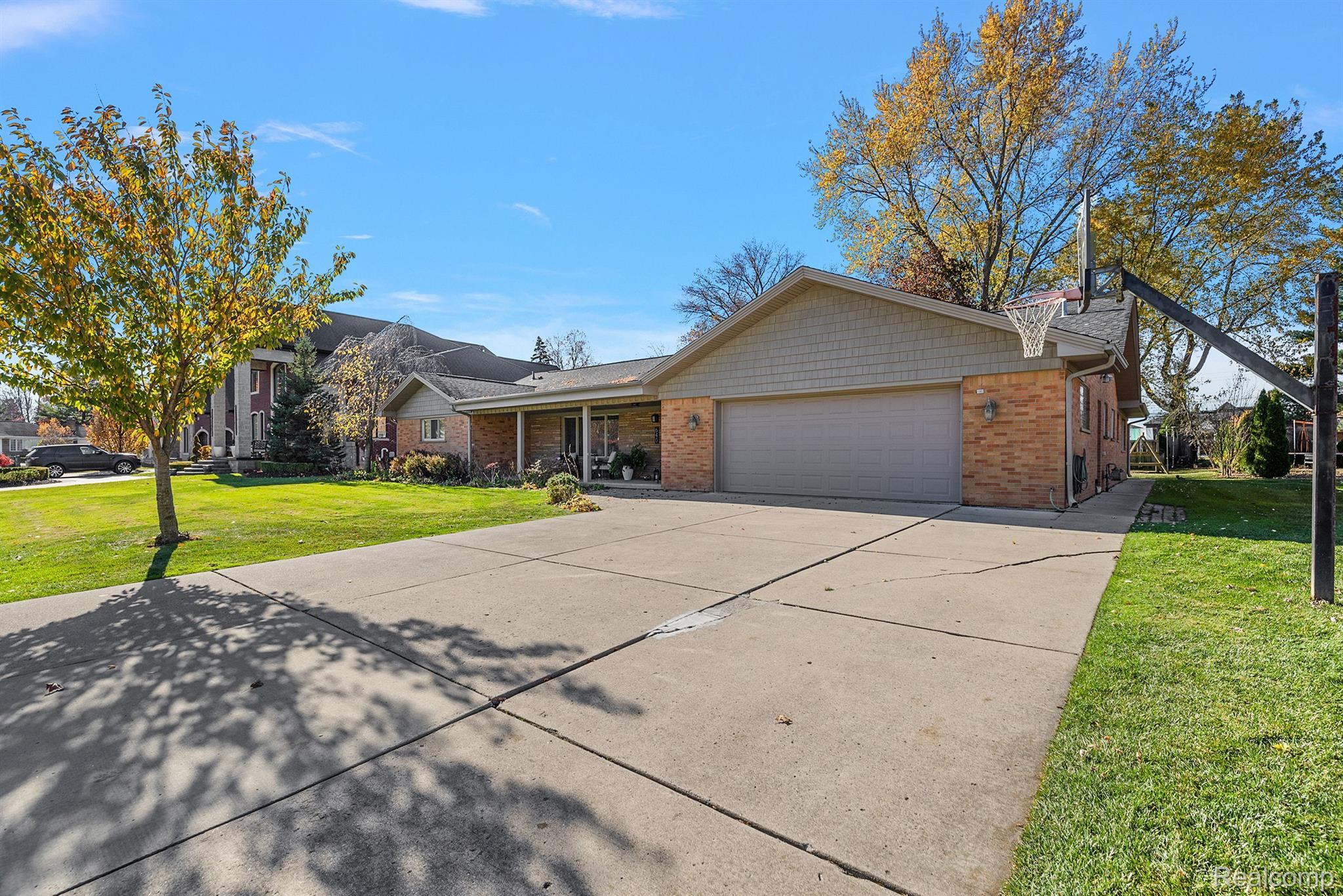 640 Ridgemont Avenue Dearborn, MI 48124 - Photo 6 of 74 Gallery Image 6