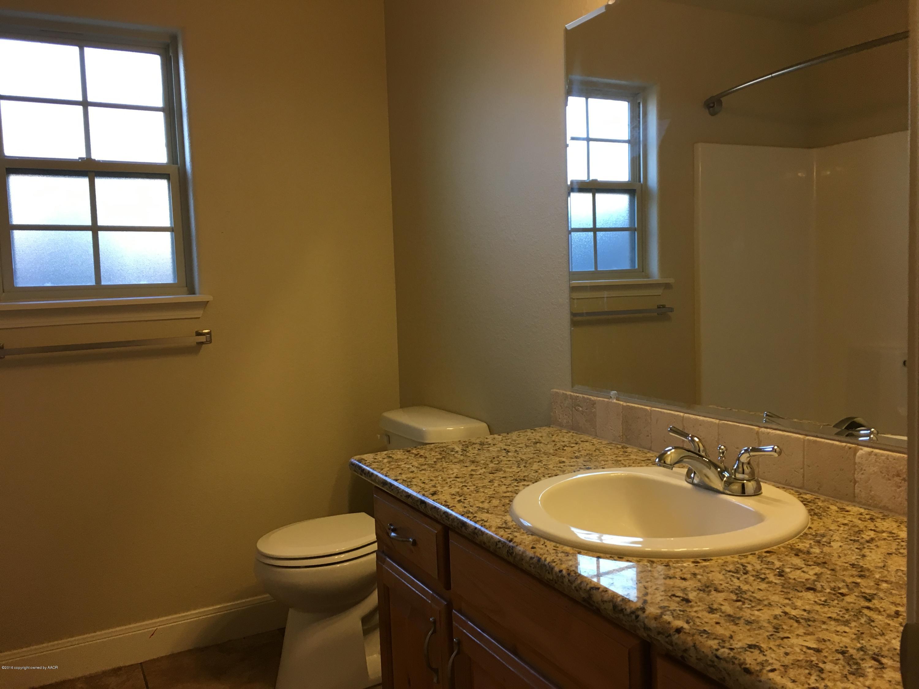 4411 South Roberts Street Amarillo, TX 79118 - Photo 6 of 11 Bath 1