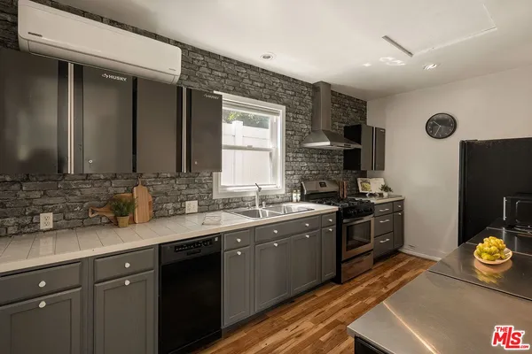 $1,395,000 | 5623 Beck Avenue, North Hollywood, CA 91601