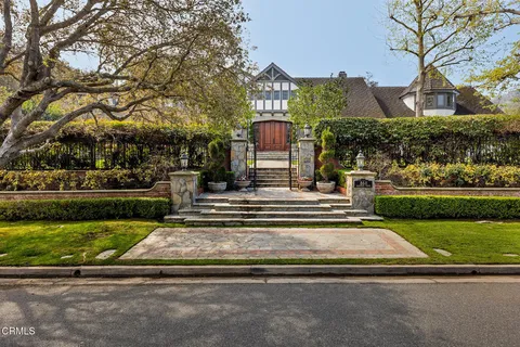 a view of fountain in front of building
